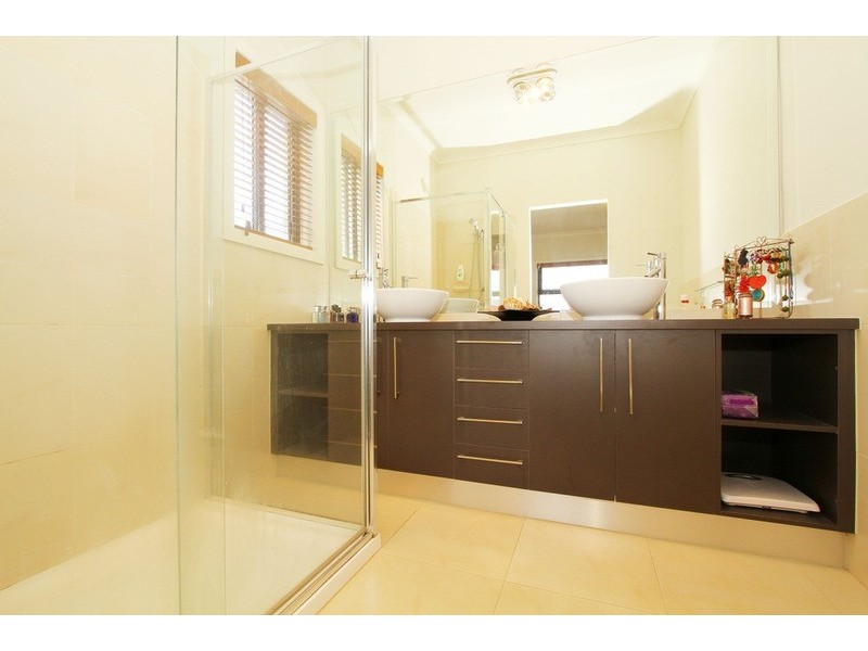 8 Streeton Avenue, Caroline Springs VIC 3023