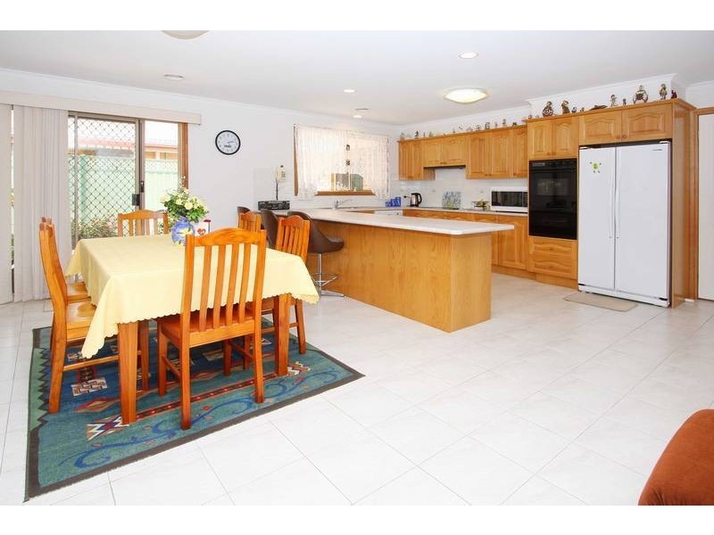 3 Angourie Crescent, Taylors Lakes VIC 3038