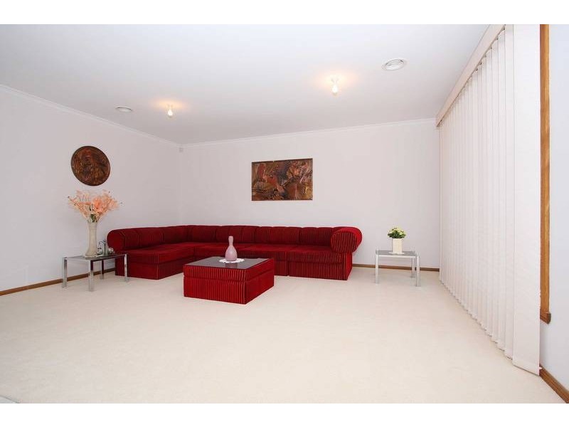 3 Angourie Crescent, Taylors Lakes VIC 3038