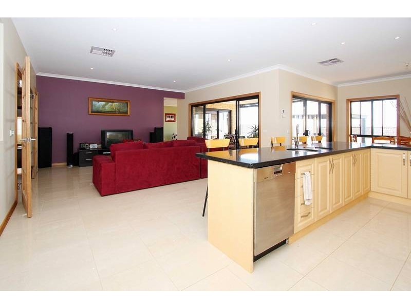33 Speargrass Drive, Hillside VIC 3037