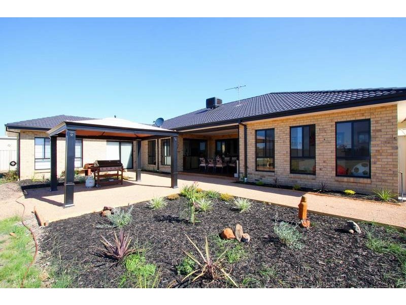 33 Speargrass Drive, Hillside VIC 3037