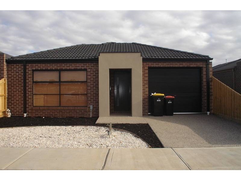 30 Kingston Drive, Taylors Hill VIC 3037