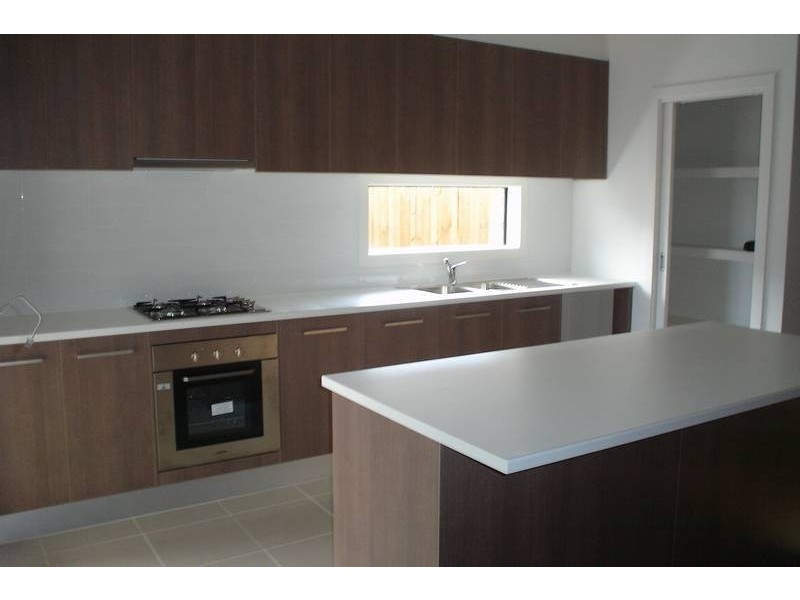 30 Kingston Drive, Taylors Hill VIC 3037