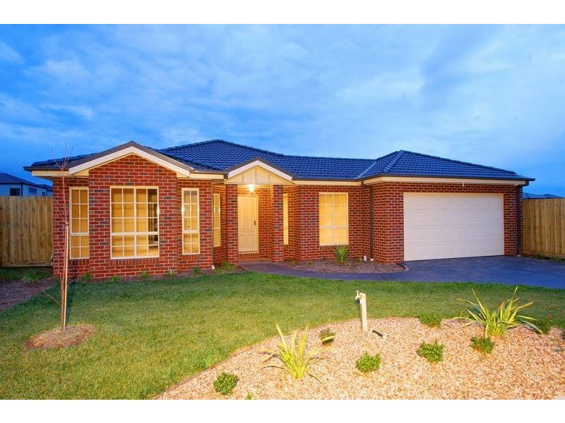 8 Byron Place, Taylors Hill VIC 3037