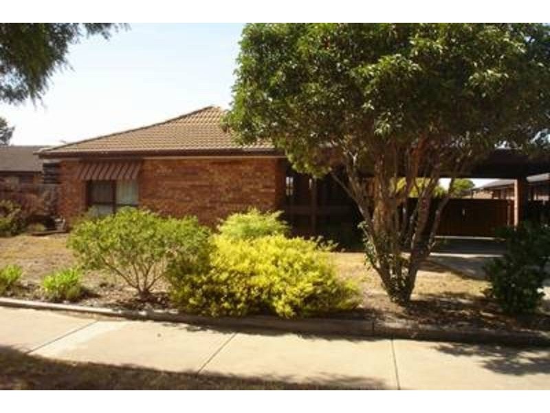 9 Rutherglen Way, Taylors Lakes VIC 3038