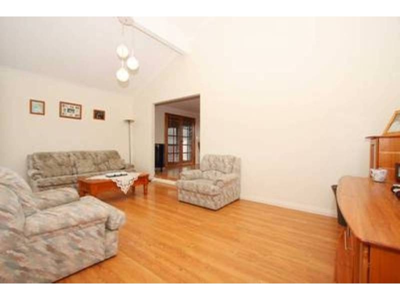 83 John Paul Drive, Hillside VIC 3037