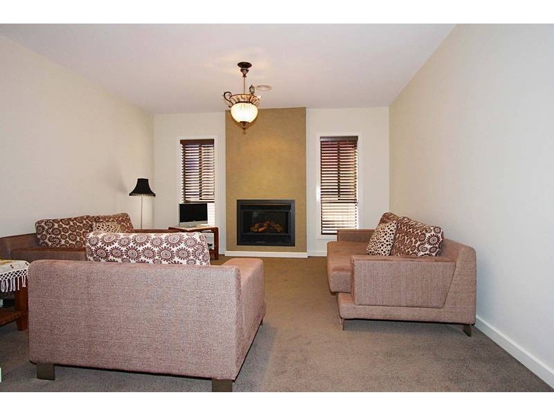 15 Chifley Circuit, Burnside VIC 3023