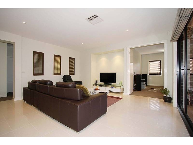 15 Chifley Circuit, Burnside VIC 3023