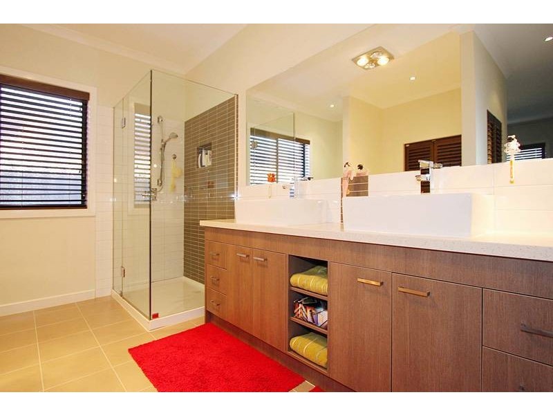 15 Chifley Circuit, Burnside VIC 3023