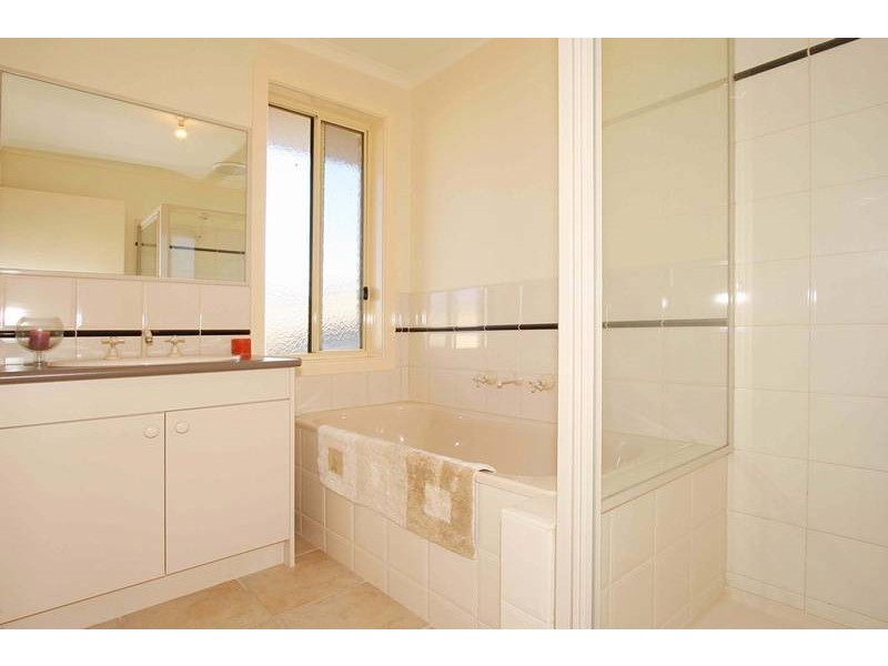 3 Loddon Drive, Taylors Hill VIC 3037