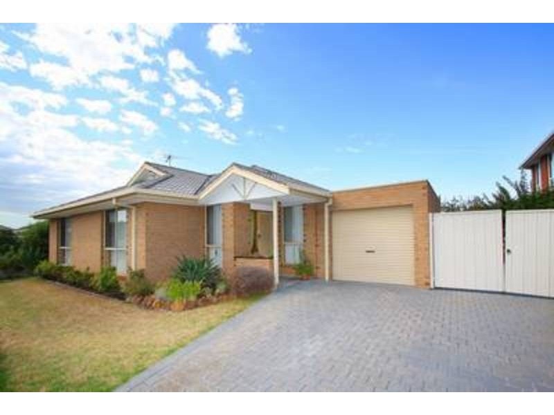 62 Saratoga Crescent, Keilor Downs VIC 3038