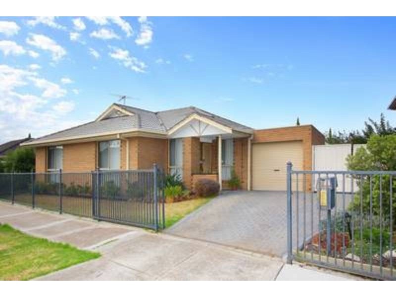 62 Saratoga Crescent, Keilor Downs VIC 3038