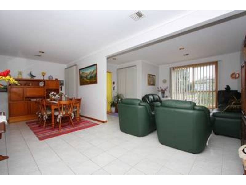 62 Saratoga Crescent, Keilor Downs VIC 3038
