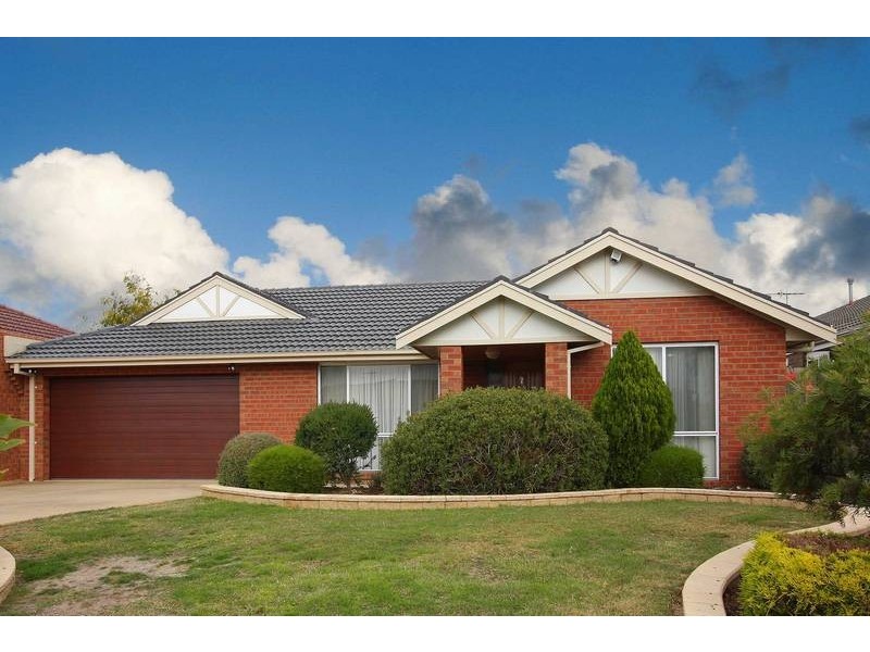 7 Cardigan Crescent, Taylors Lakes VIC 3038