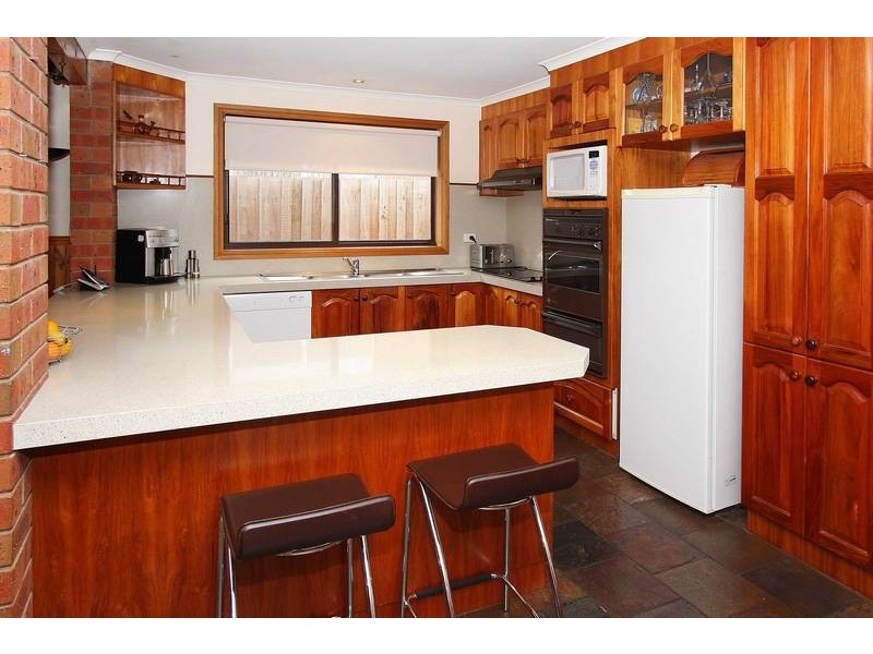 7 Cardigan Crescent, Taylors Lakes VIC 3038