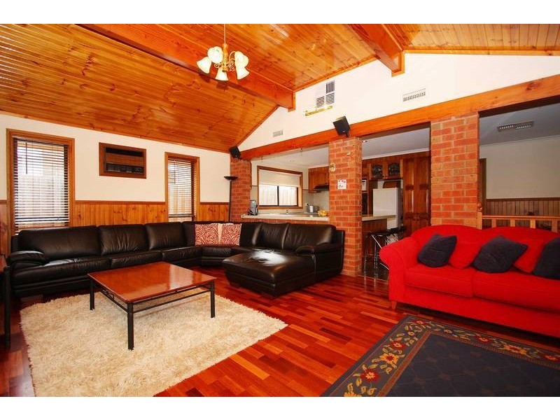 7 Cardigan Crescent, Taylors Lakes VIC 3038