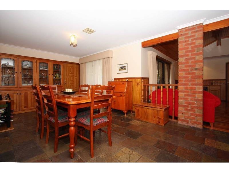 7 Cardigan Crescent, Taylors Lakes VIC 3038