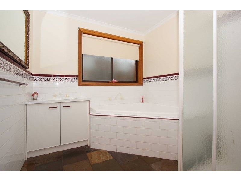 7 Cardigan Crescent, Taylors Lakes VIC 3038