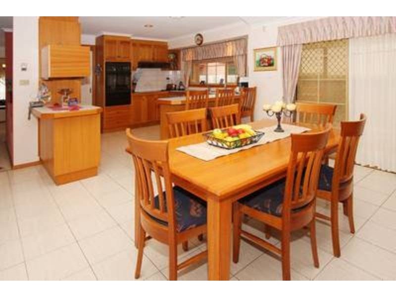 26 Parrakeet Court, Taylors Lakes VIC 3038