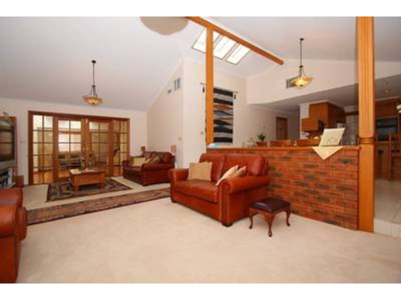 26 Parrakeet Court, Taylors Lakes VIC 3038