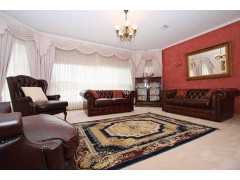 26 Parrakeet Court, Taylors Lakes VIC 3038