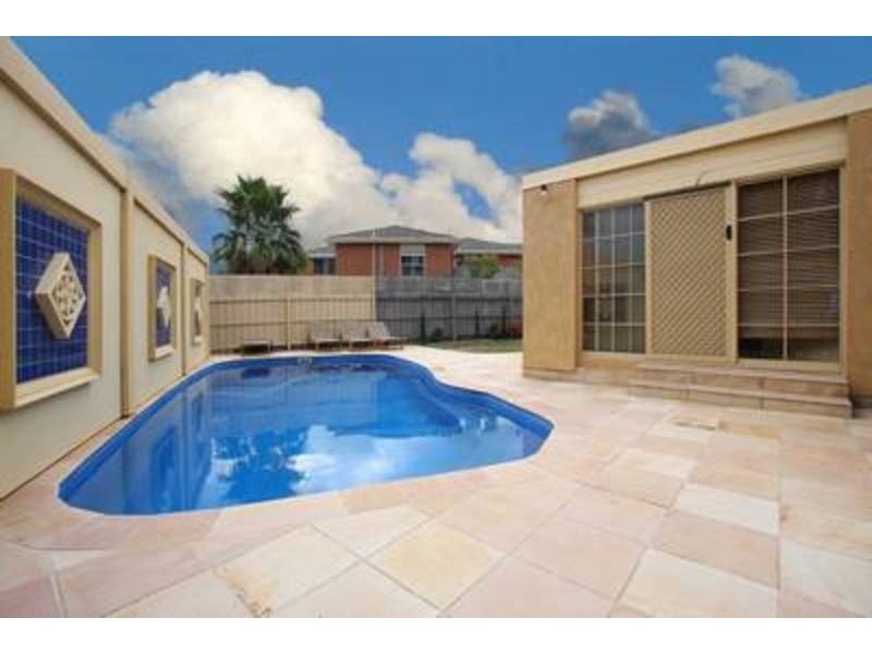 26 Parrakeet Court, Taylors Lakes VIC 3038