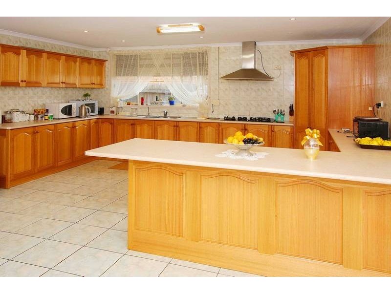 26 Stradbroke Drive, St Albans VIC 3021
