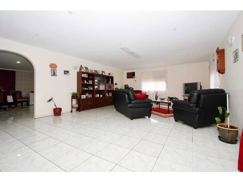 26 Stradbroke Drive, St Albans VIC 3021