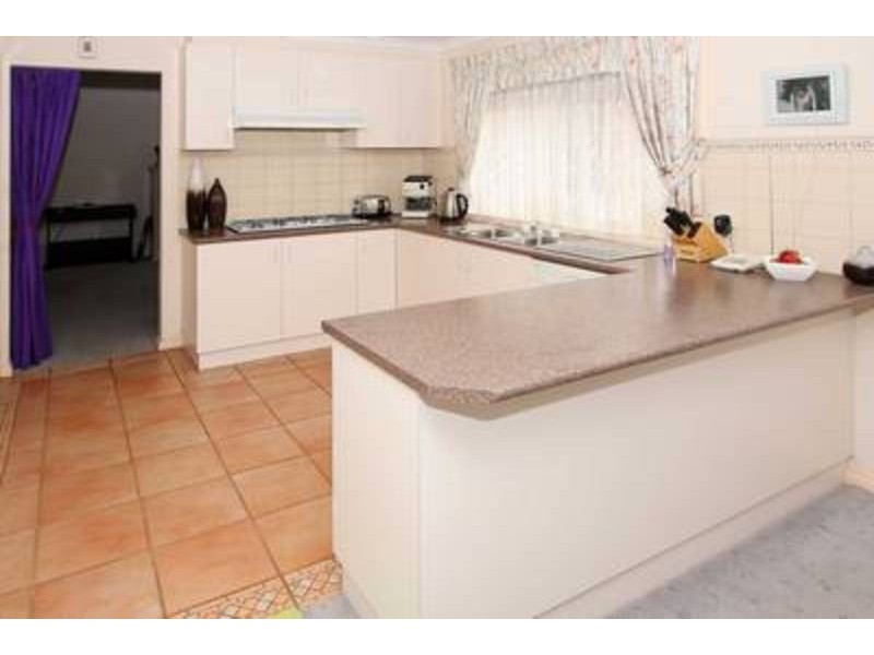 35 Banchory Avenue, Hillside VIC 3037