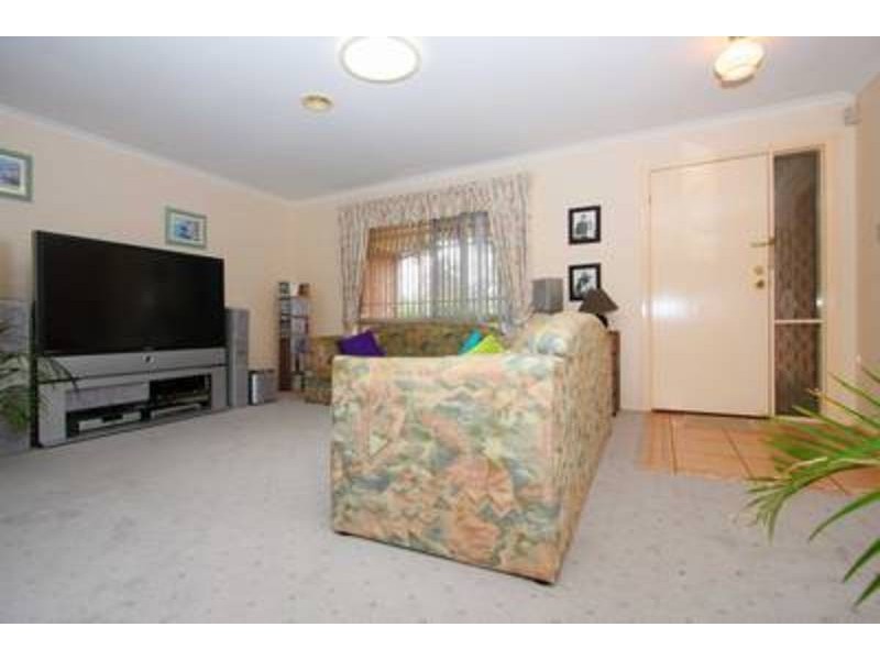 35 Banchory Avenue, Hillside VIC 3037