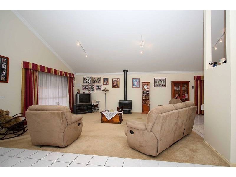 14 Wolviston Avenue, Hillside VIC 3037