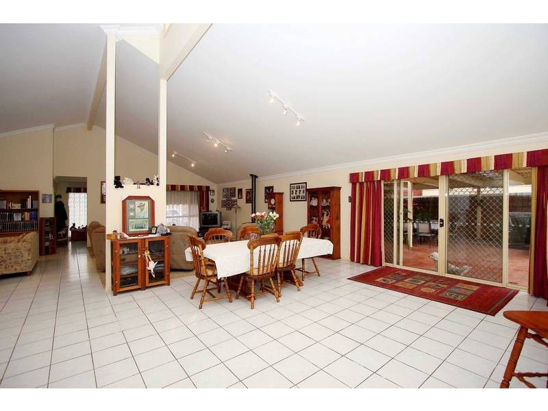 14 Wolviston Avenue, Hillside VIC 3037