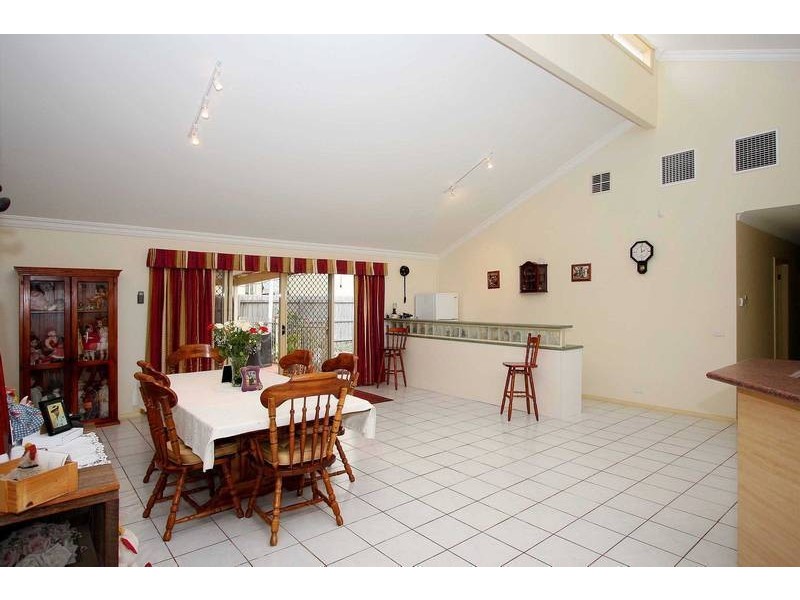 14 Wolviston Avenue, Hillside VIC 3037