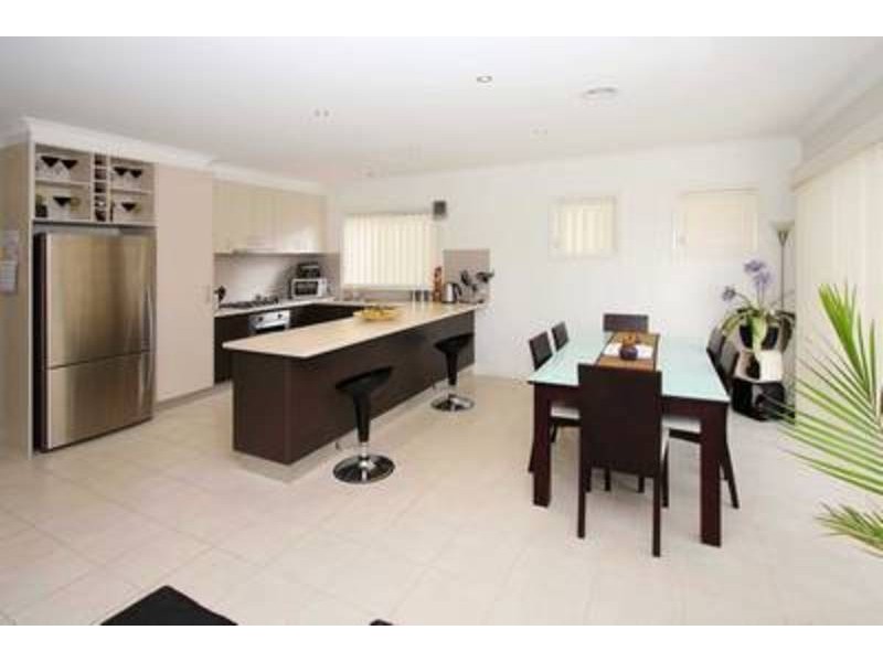 11 Lucas Terrace, Taylors Hill VIC 3037