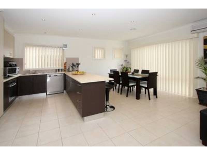 11 Lucas Terrace, Taylors Hill VIC 3037