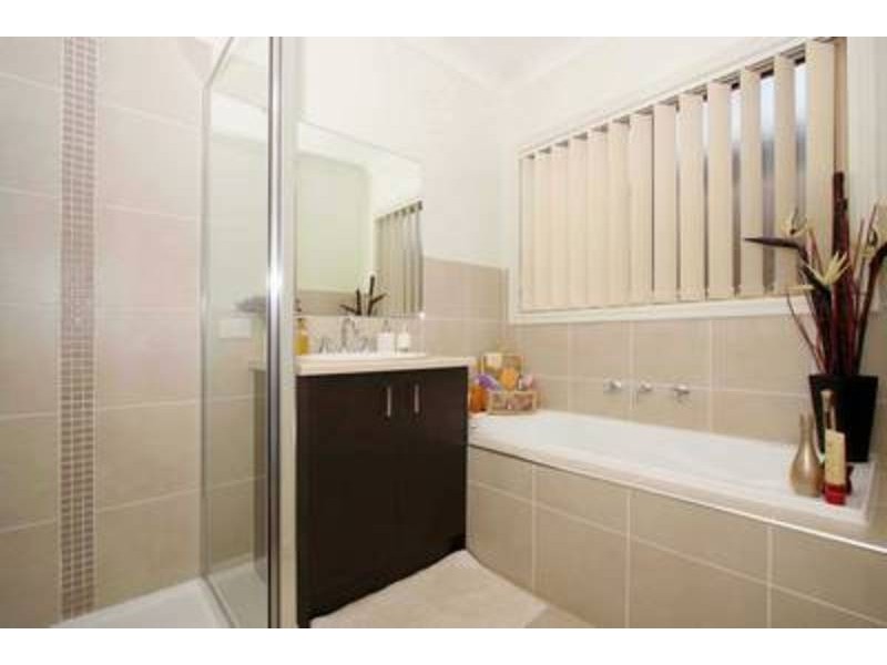 11 Lucas Terrace, Taylors Hill VIC 3037