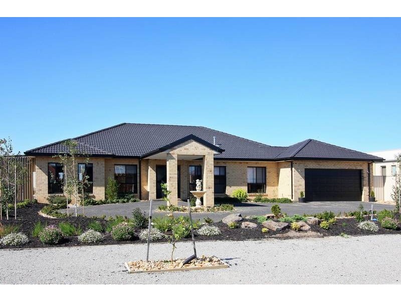 33 Speargrass Drive, Hillside VIC 3037