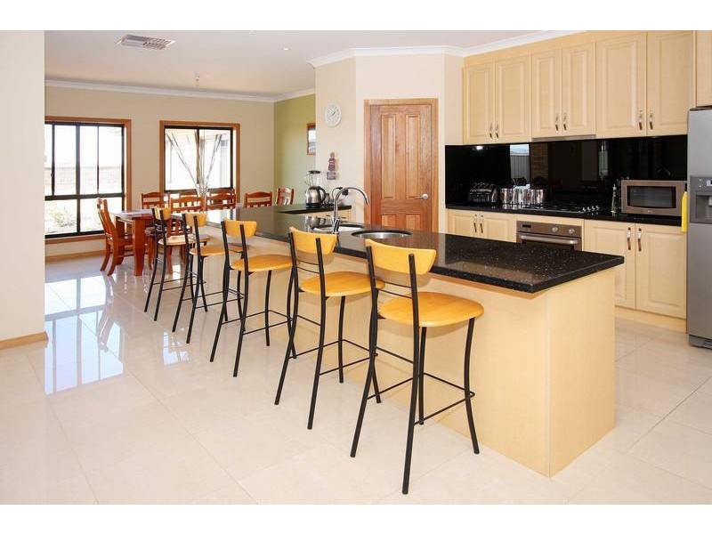 33 Speargrass Drive, Hillside VIC 3037