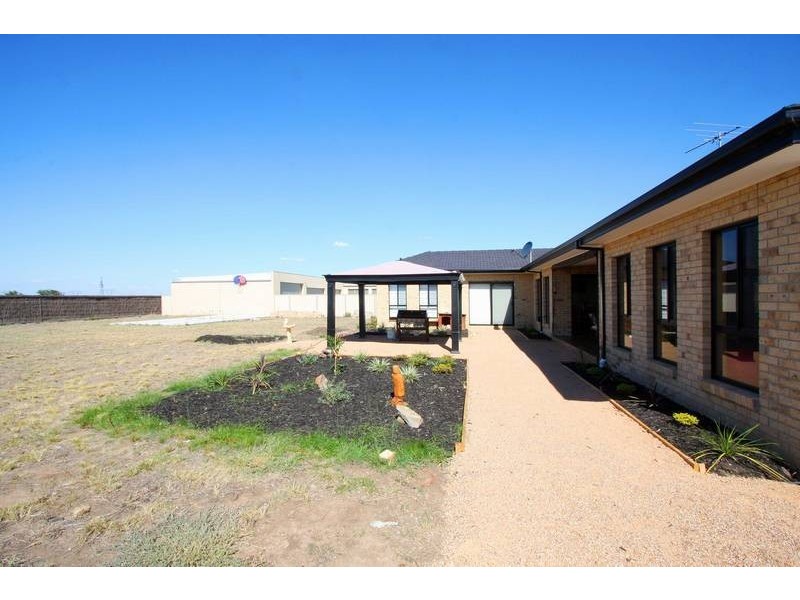 33 Speargrass Drive, Hillside VIC 3037