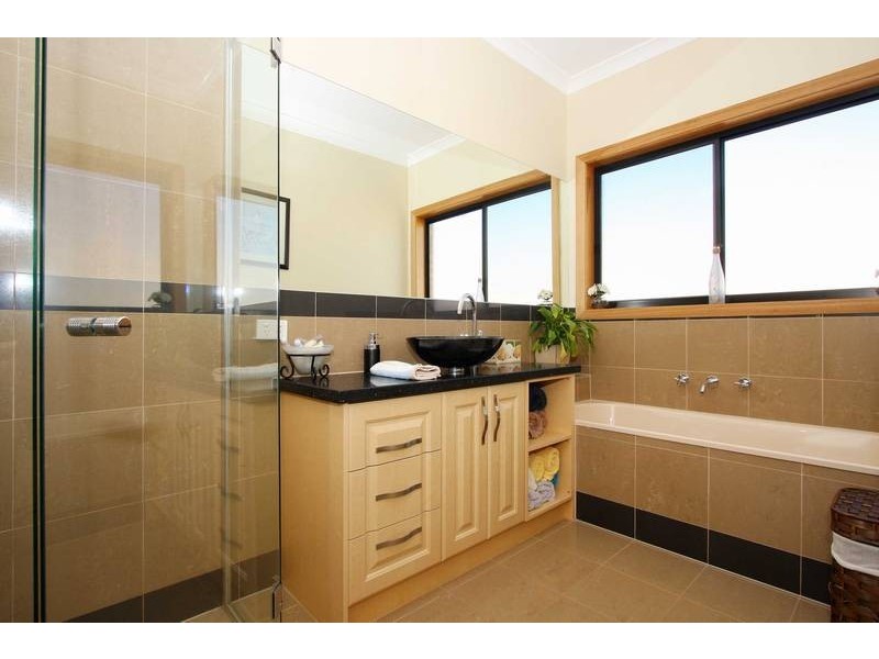 33 Speargrass Drive, Hillside VIC 3037