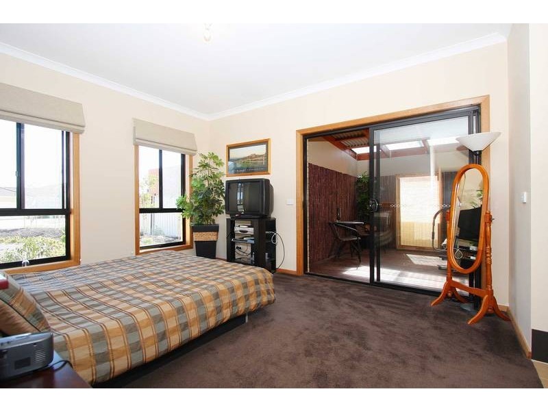 33 Speargrass Drive, Hillside VIC 3037