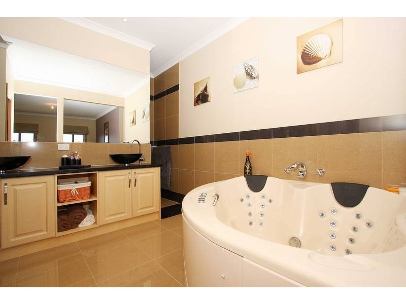 33 Speargrass Drive, Hillside VIC 3037