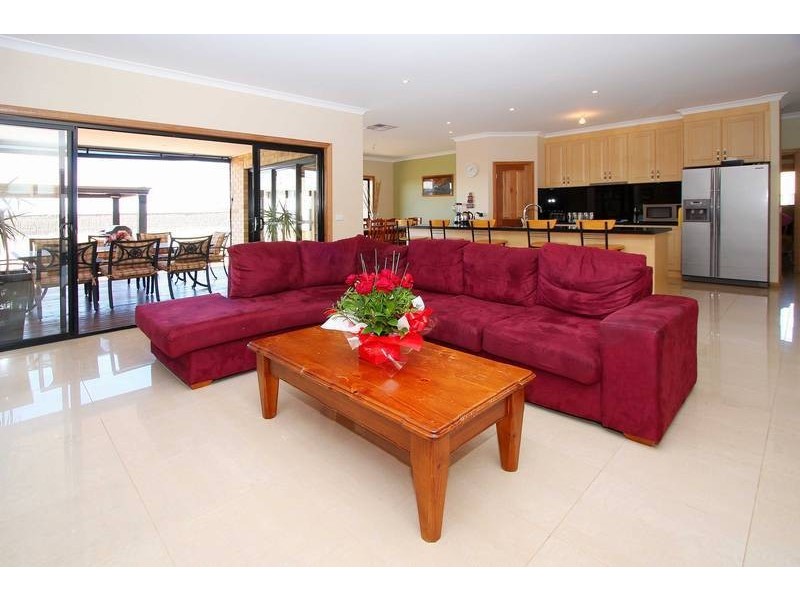 33 Speargrass Drive, Hillside VIC 3037