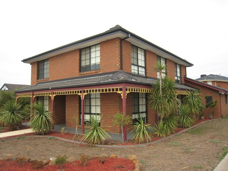 28 Salamander Drive, Taylors Lakes VIC 3038