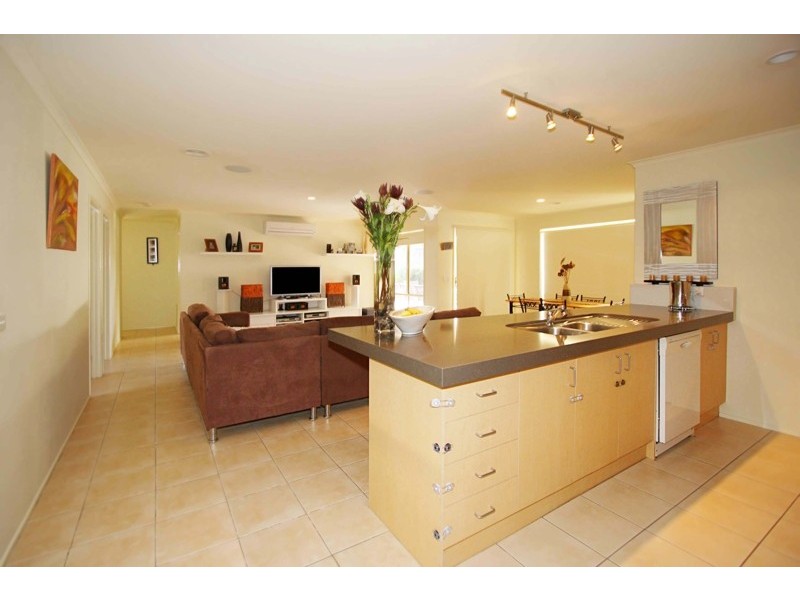 35 Nicholson Terrace, Taylors Hill VIC 3037