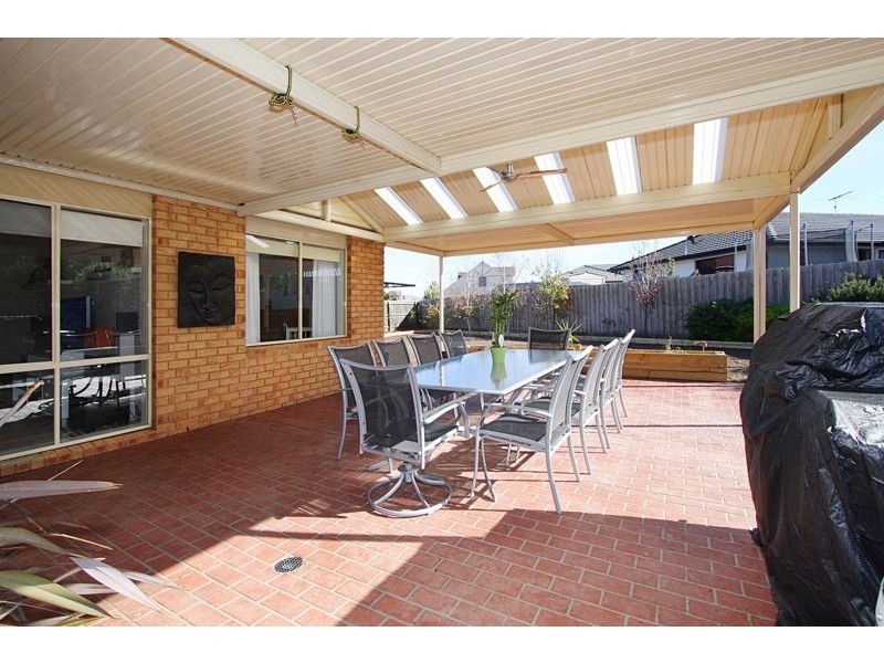 35 Nicholson Terrace, Taylors Hill VIC 3037