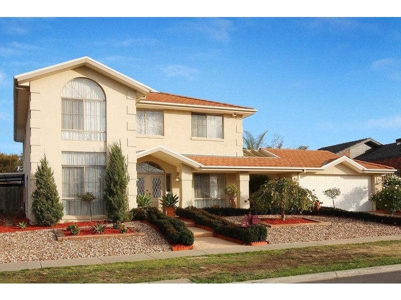 27 Reed Crescent, Taylors Lakes VIC 3038