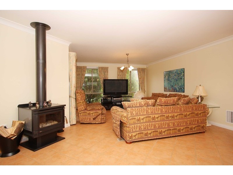 27 Reed Crescent, Taylors Lakes VIC 3038