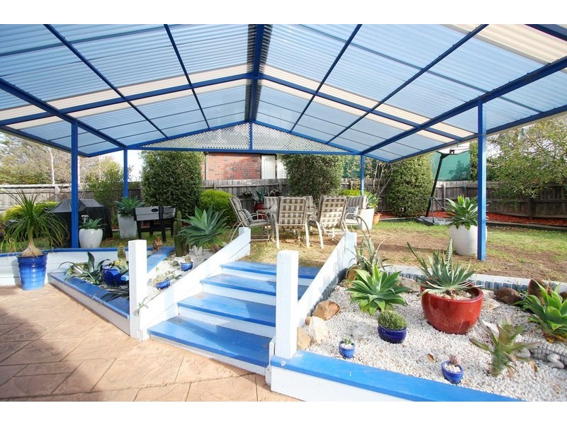 27 Reed Crescent, Taylors Lakes VIC 3038