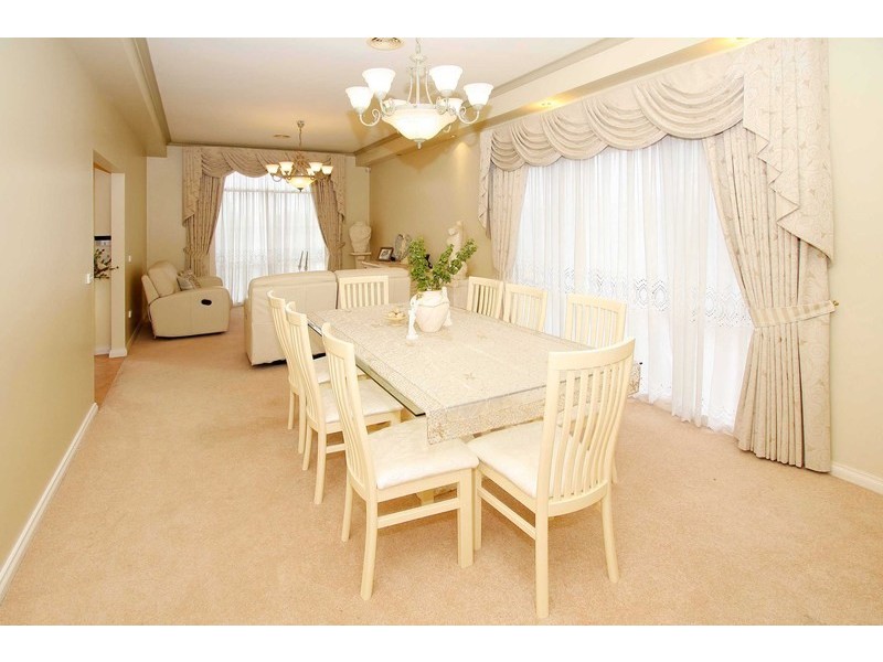 27 Reed Crescent, Taylors Lakes VIC 3038